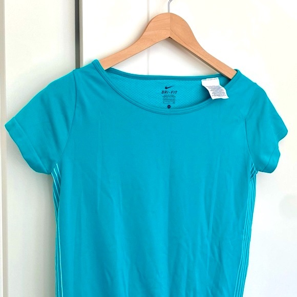 Women’s Nike Aqua Short Sleeve Dri Fit Shirt - Picture 3 of 11